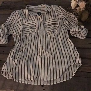 NWT 💚Express Button Up Blouse!